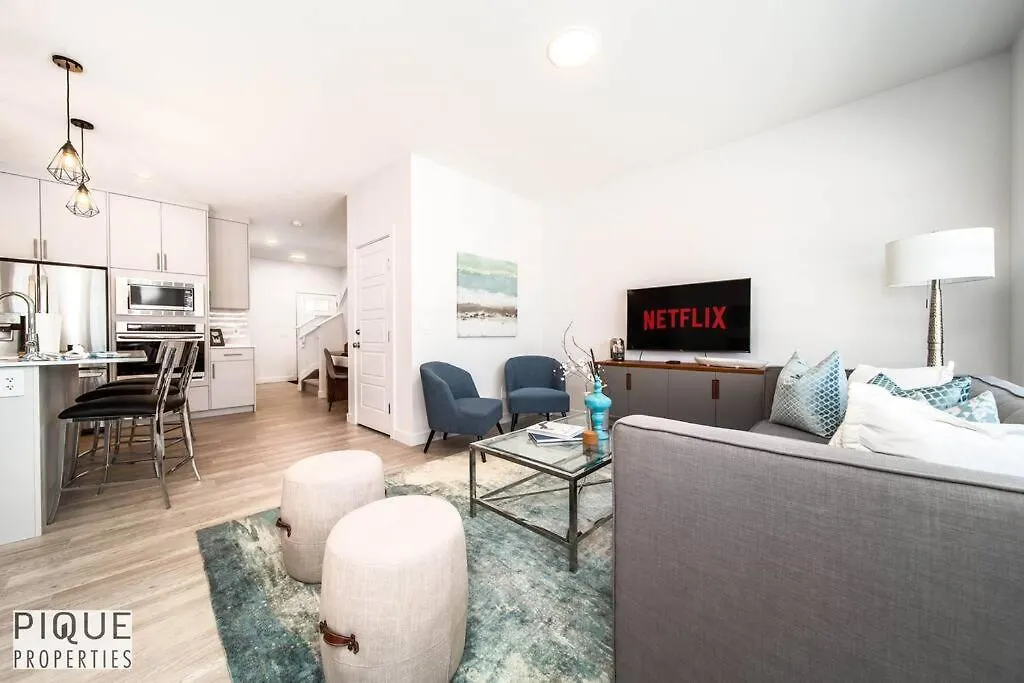 *New*Chic Modern Home*King Bed*Foosball*Sleeps 8! Edmonton